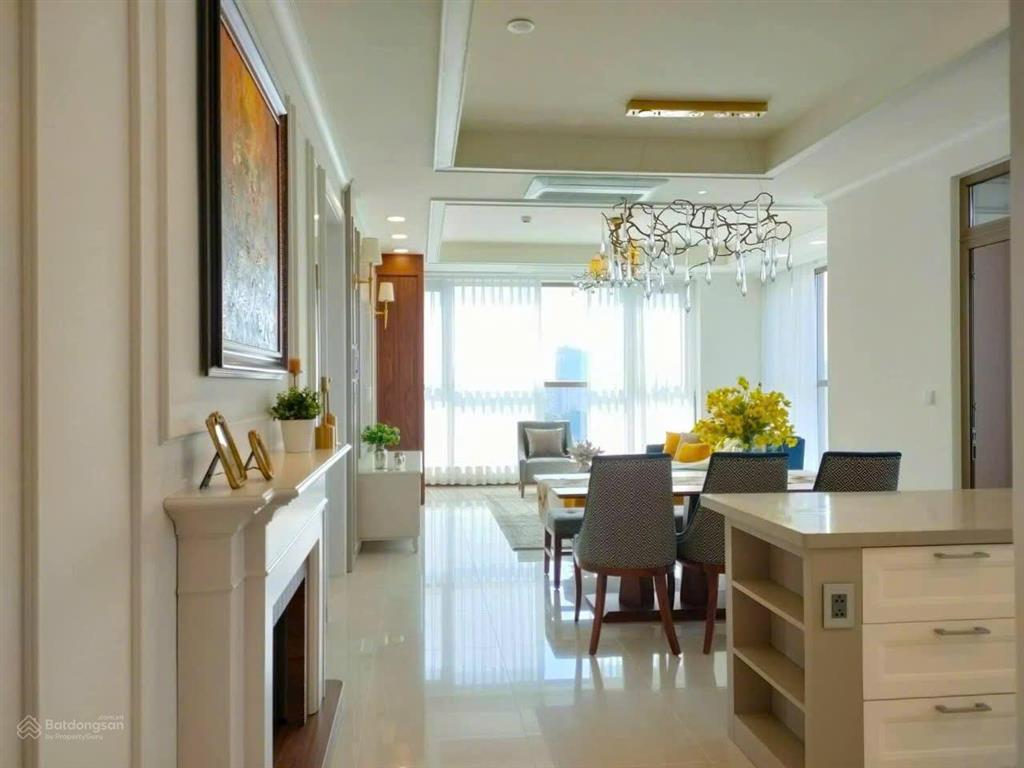 Nhà em bán lại căn hộ 60m², 1 phòng ngủ view hồ tây tòa sungrand city 69 thụy khuê. 0888 486 ***.