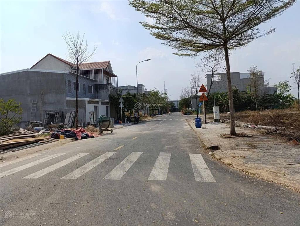 Hàng hot chủ bán đất kdc sát kcn vsip 2 dt 87m2 giá 1 tỷ 580 mt đường 7m có vỉa hè full thổ shr