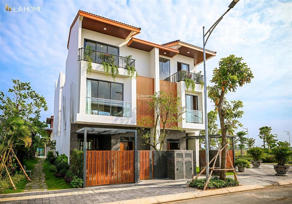 Chính chủ cần sang nhượng căn nhà phố vườn 96m2 6x16m giá rẻ hơn cđt 500tr bank 70% 0932 094 ***.