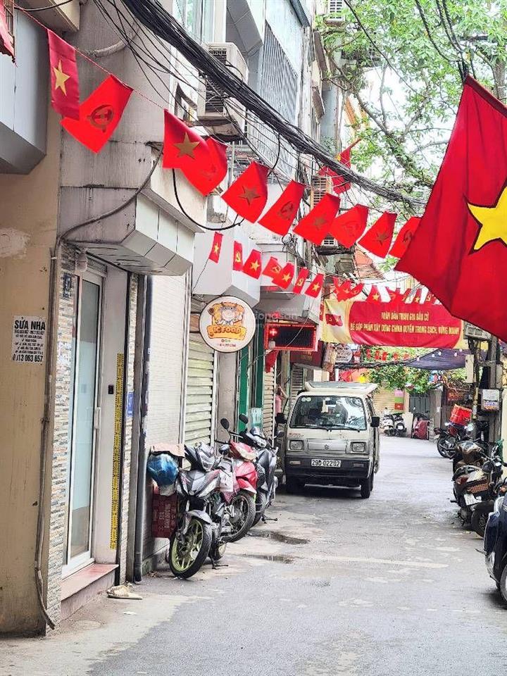 Bán nhà 30m2 xây 5 tầng ngõ 3 gác 1 ngoặt ra đến phố giá 6 tỷ