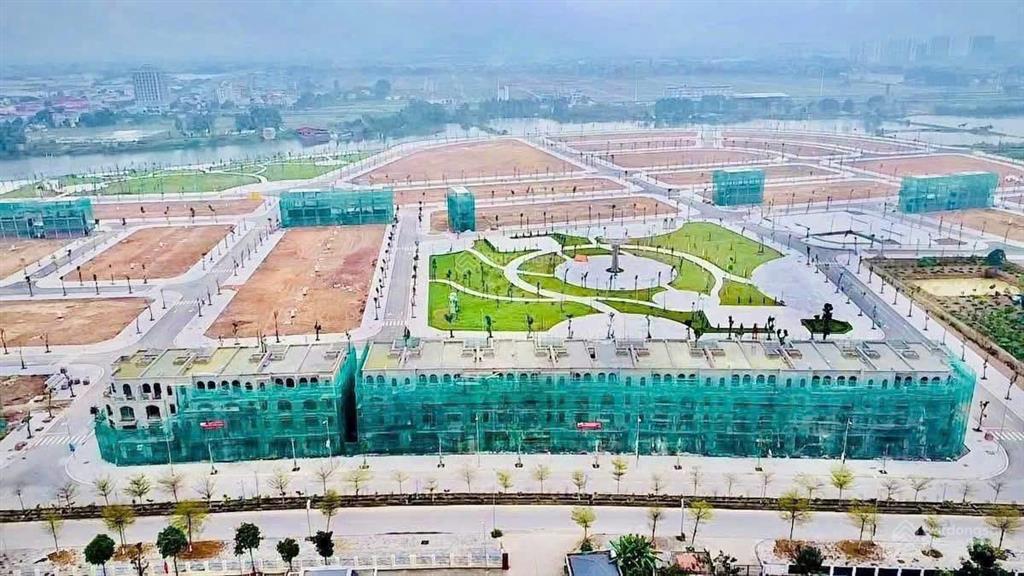 Bán shop 4 tầng 140m2 mặt tiền 7m sát go mall đối diện trung tâm hành chính sẵn sổ có hỗ trợ vay