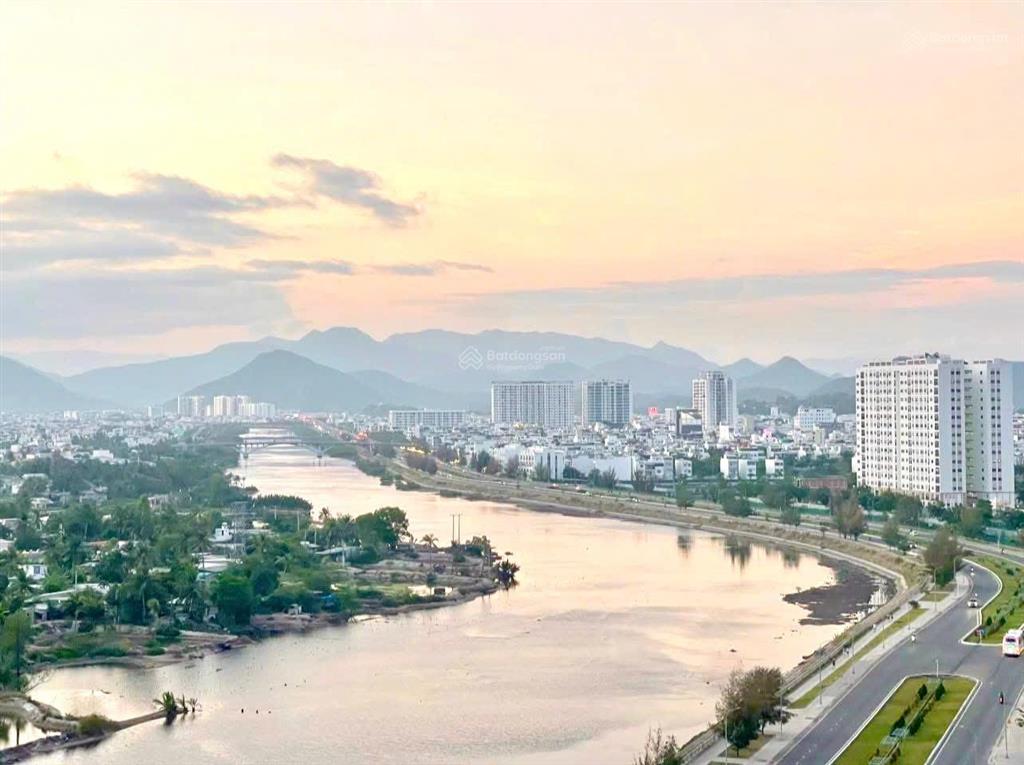 Bán căn hộ view xéo sông ct1 riverside 2pn 2wc full nội thất giá tốt nhất thị trường.