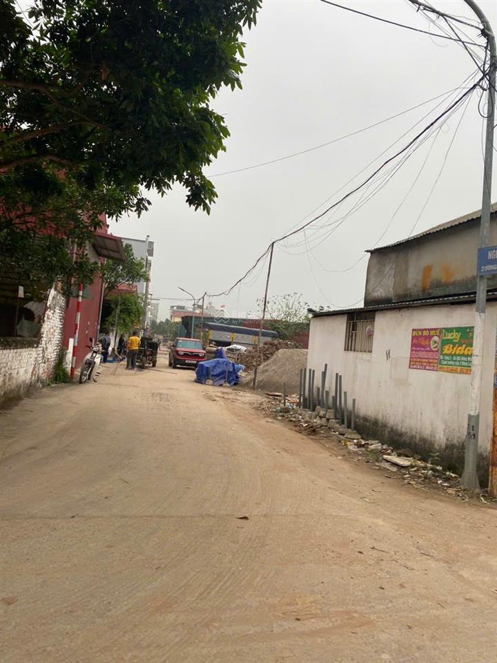 Bán ô đất view hồ điều hòa, cạnh cổng trường cấp 1 đông la hoài đức. 60m², mặt tiền 5m sổ đỏ chín