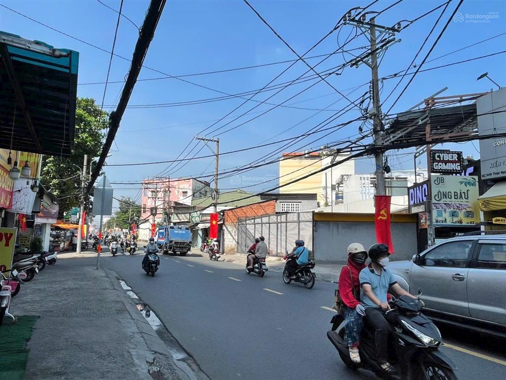 Toà chdv 600m2 8 tầng 93 phòng dthu 6 tỷ/năm mặt tiền thoại ngọc hầu