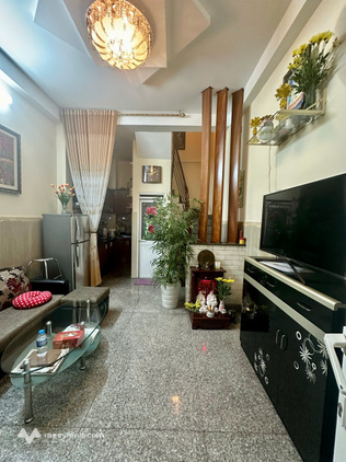 Top nhà vị trí đẹp 1 trệt, 3 lầu, Nguyễn Thị Minh Khai, quận 1, thành phố Hồ Chí Minh