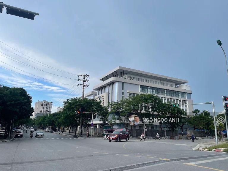 Bán biệt thự vào tphcm ở nên cần bán gấp căn 325m 4 tầng kinh doanh vỉa hè đường rộng như phố