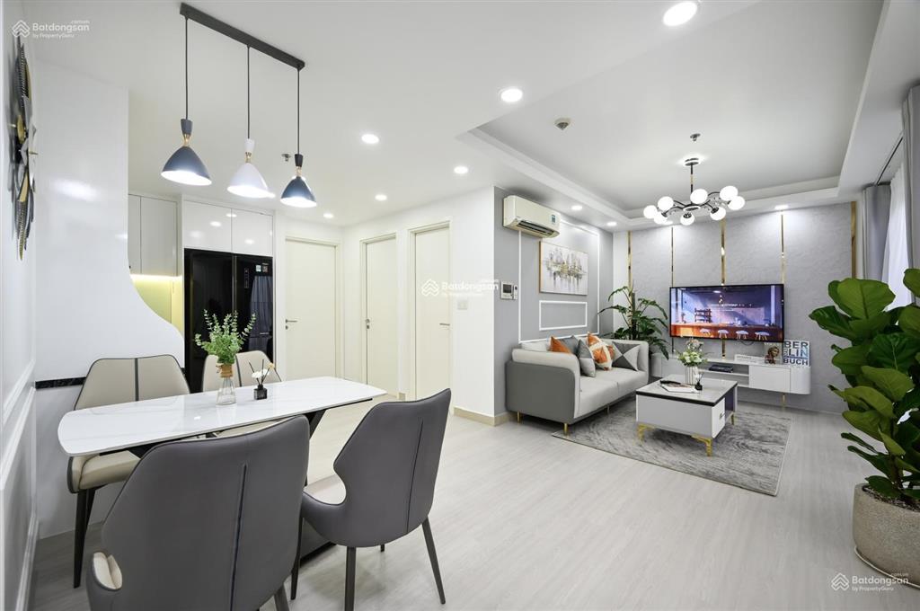 Bán cc đẹp tại oriental plaza 685 âu cơ, giá 3,9 tỷ, 78m2, 2pn, 2wc, bao đẹp xem nhà 0906 247 ***