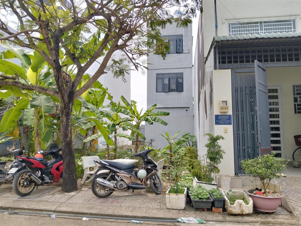 Bán đất nền 100% thổ cư đường số 1 long trường quận 9. đường 9m có vỉa hè. giá 3.6 tỷ chốt ngay.