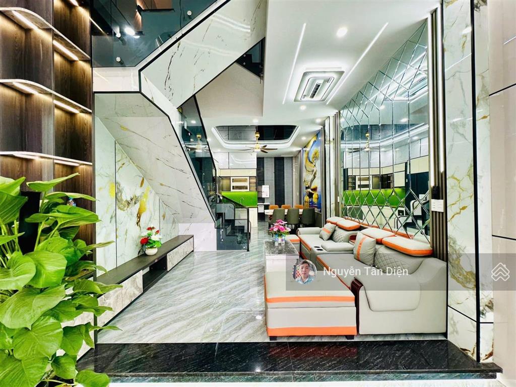 Nhà phố 3 tầng bên hông chợ phú phong chỉ 4 tỷ 5