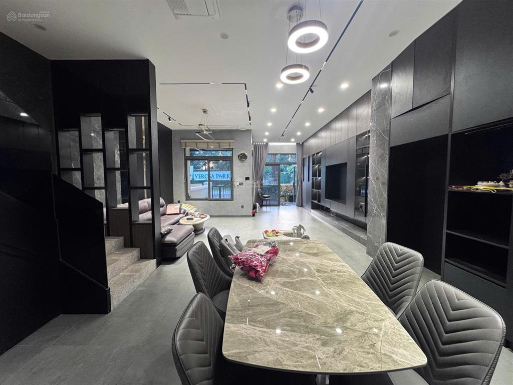Cần bán căn 75m2 16,5 tỷ. full nội thất thiết kế. đối diện công viên đường lớn. sổ hồng riêng