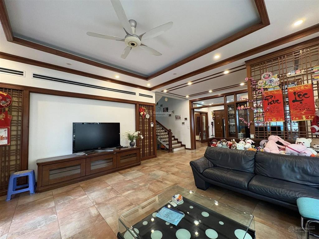 Bán biệt thự đẹp tại thành phố giao lưu, 111 tỷ 9 vnd, 241 m2, nhiều tiện ích