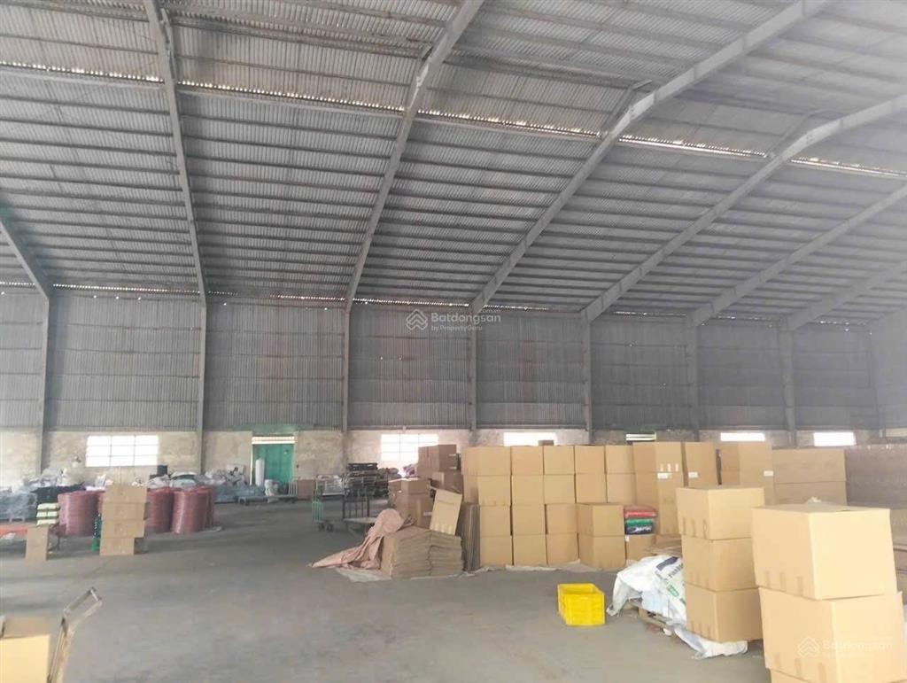 Bán kho 5000m² đường lớn xã bình chánh giá 36 tỉ