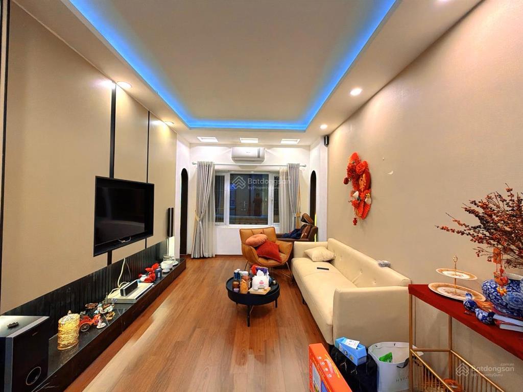 Siêu hiếm! nhà phố văn cao, ngõ oto tránh, nhà 3 bước ra oto, dân xây 30m*5t full nt xịn, ở ngay