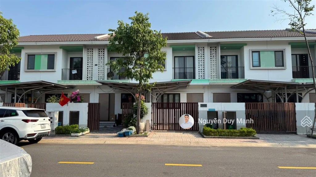Bán gấp nhà phố 2 tầng/100m2 sun casa central trung tâm vsip ii, sổ hồng sẵn, giá 2.85 tỷ full
