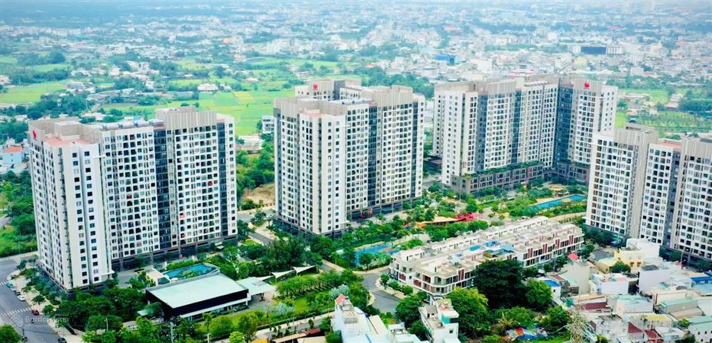 Bán căn 3pn 2wc tòa c4 giá 4tỷ050 sẵn nội thất
