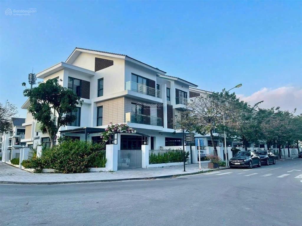 Chủ ngộp bank cần bán gấp biệt thự lô góc 225m2 giá chỉ 30 tỷ, kinh doanh, giá đầu tư