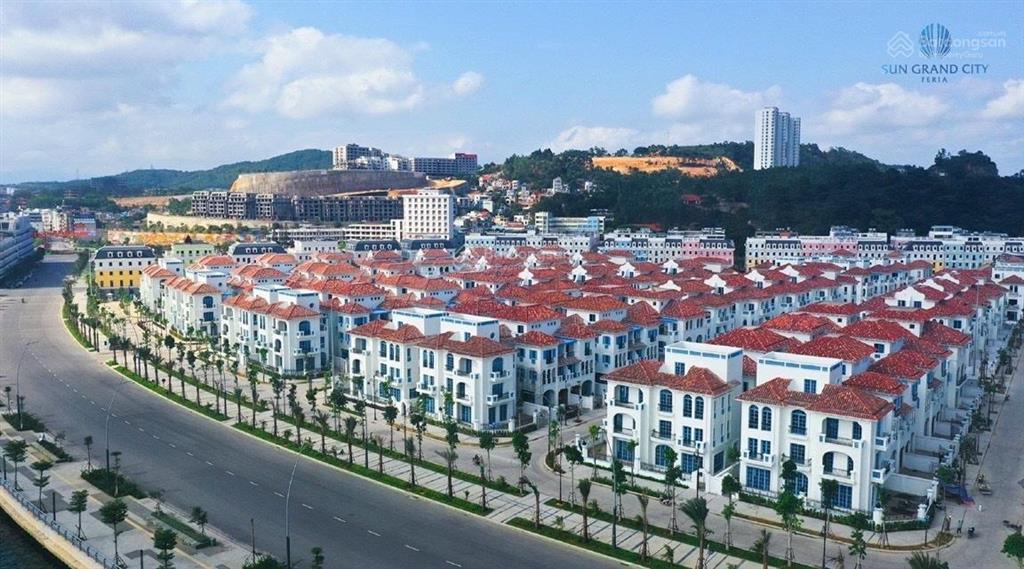 Bán căn biệt thự feria đã có sổ đỏ diện tích 230m2, giá 29 tỷ. trục thông thoáng ra thẳng biển