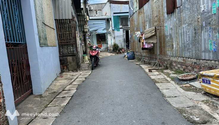 Bán lô đất 88m2 - giá 3 tỷ hơn - gần ủy ban nhân dân Tân Xuân - Hóc Môn
