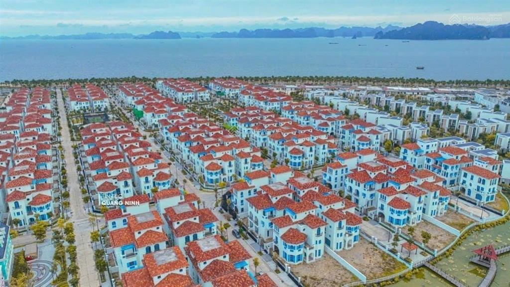Cần bán bt sun feria hạ long cách dt 228m2 giá bán 2x,x tỷ sổ lâu dài trao tay ngay giá cạnh tranh tt