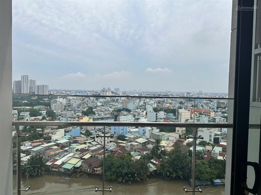 Bán 2pn đông nam dt 68m tầng cao view hồ bơi & sông chỉ 6.150 tỷ