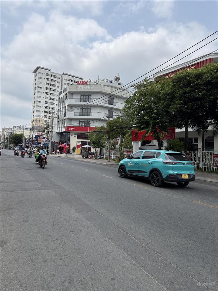 Bán nhà mặt tiền đường số, bình phú, q6, ngay mega market, 69m2 (4x17.5m) 4 tầng, sân thượng đẹp