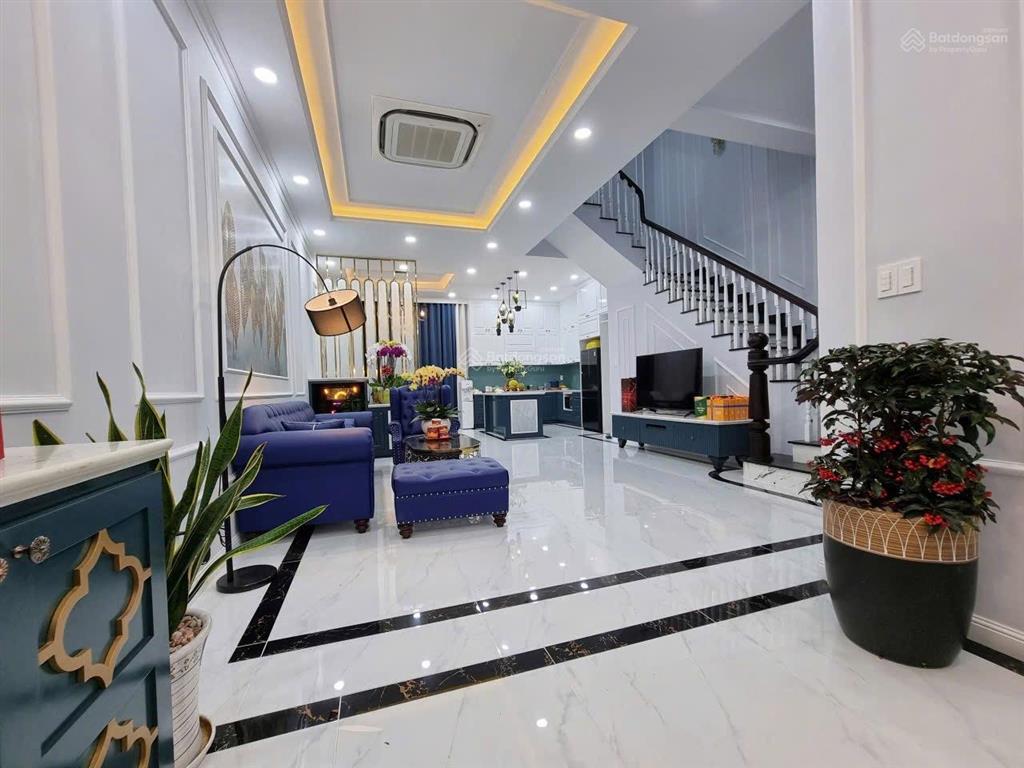 Cần bán verosa diện tích 6x17m, full nội thất siêu đẹp, 1 trệt 3 lầu. nam lê xem nhà