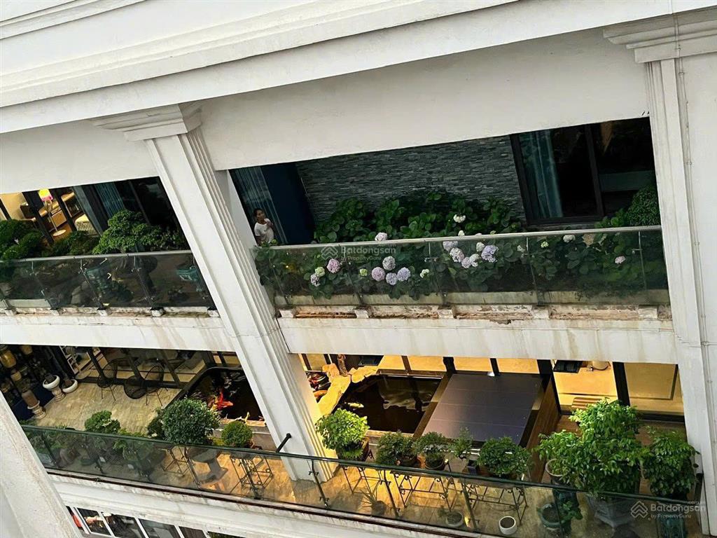 Một trong số ít bán căn hộ penhouse tại aqua central, giá cực tốt view sông hồng tuyệt đẹp.
