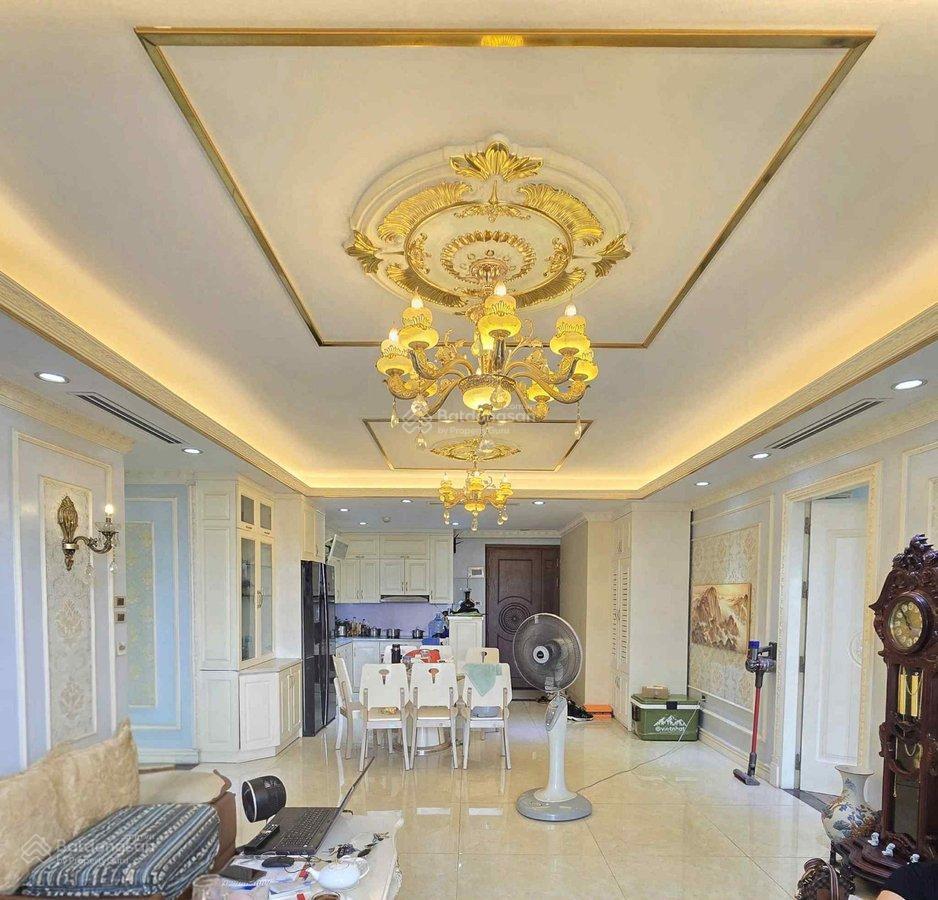 Bán gấp căn chung cư cao cấp 36 hoàng cầu sát hồ tiện ích ngập tràn 126m2 giá 17.8 tỷ