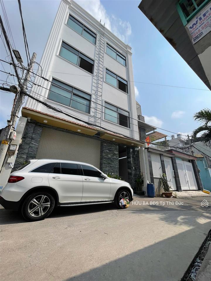 Tòa nhà 4 tầng có thang máy. ngang 8m đang cho thuê 60tr /1th, giá bán 13,6 tỷ, sổ hồng riêng