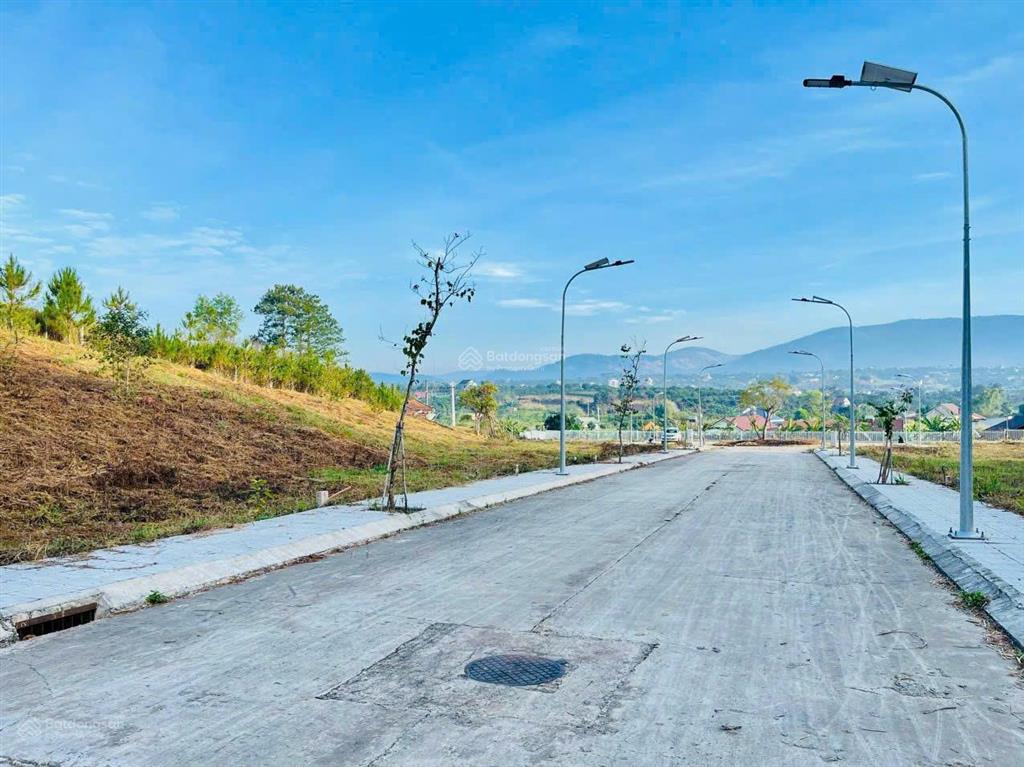 Đất thổ cư ngoại ô đà lạt. đất full hạ tầng. gần sân bay, nút giao cao tốc. giá đầu tư