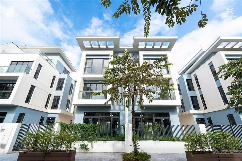 Cắt lỗ biệt thự dương nội, sát lê quang đạo, dt 210m2 4 tầng, giá cực tốt