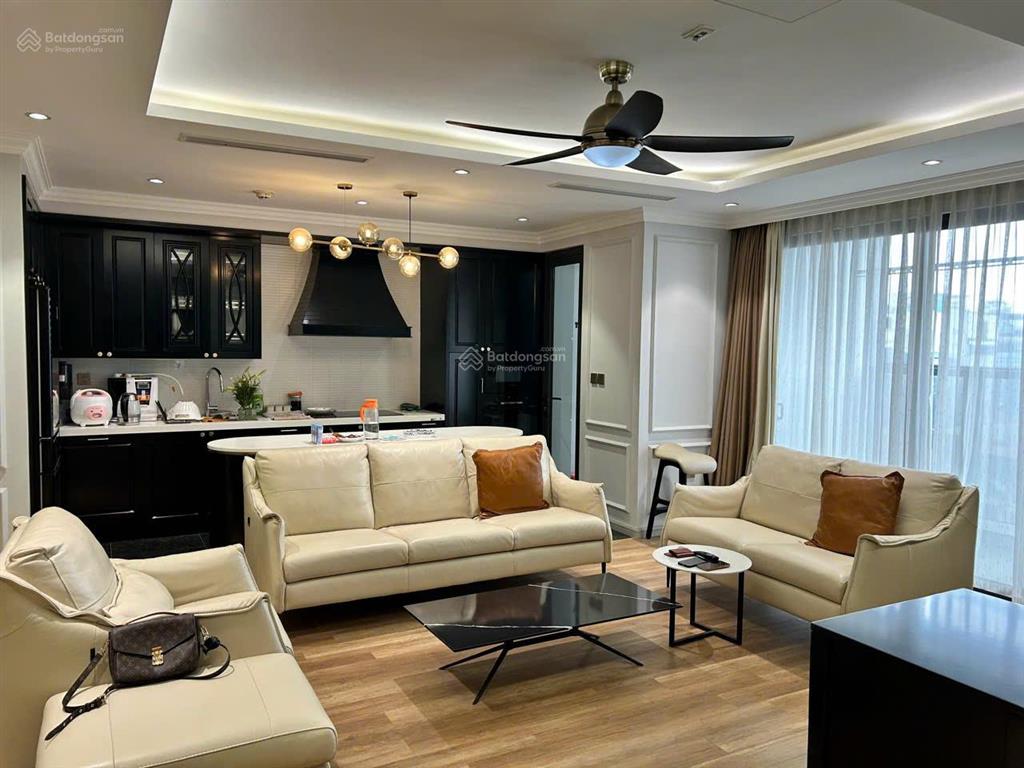 Bán gấp căn hộ 70m2 view hồ ban công đông nam tầng cao, nội thất đẹp, chủ thiện chí bán giá 5,3 tỷ