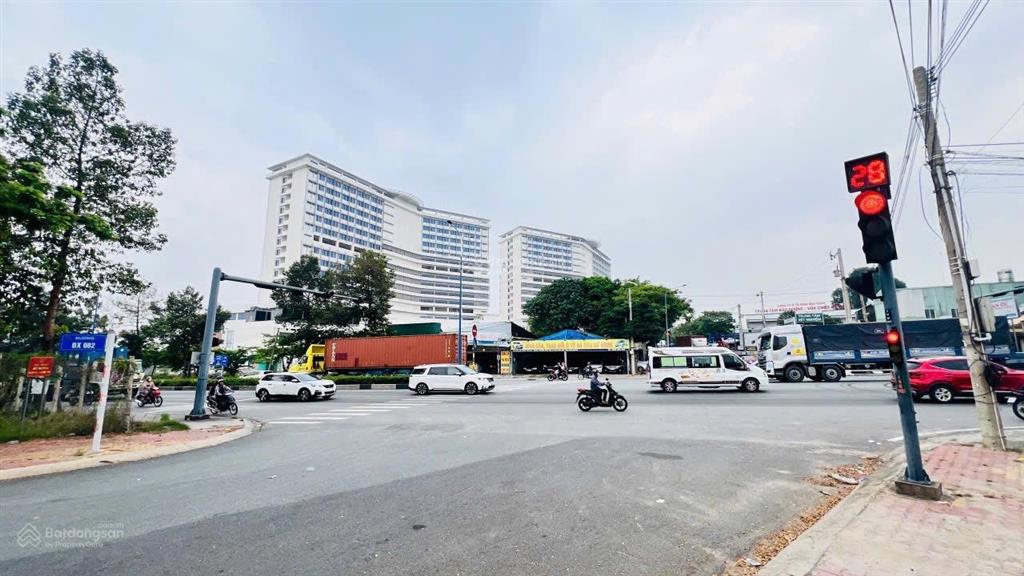 Chủ cần bán gấp để trả nợ. bán đất mặt tiền dx 080, định hoà, gần bệnh viện 1500 giường