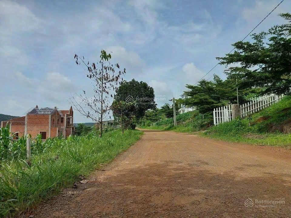Bán đất đầu thôn 5 b'lá, 6(6.4)*30m, 138m2 tc, giá 890 tr, 0937 614 ***