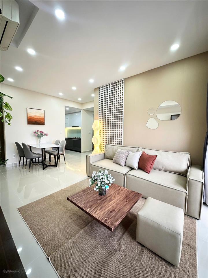 Bán gấp chung cư oriental plaza âu cơ, 105m2, giá 5,2 tỷ 3pn, 2wc. nhà đẹp giá tốt, xem nhà 24/24