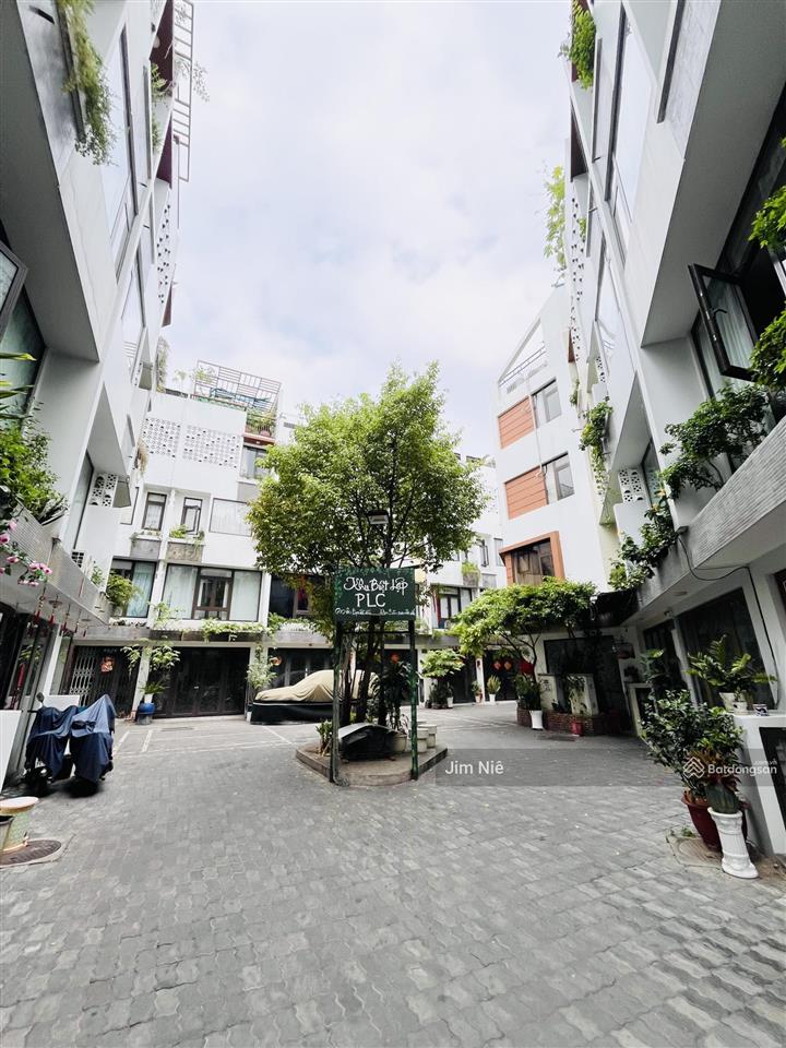 Nhà 5 tầng khu cư xá phú lâm b có bãi đậu xe hơi tặng nội thất.