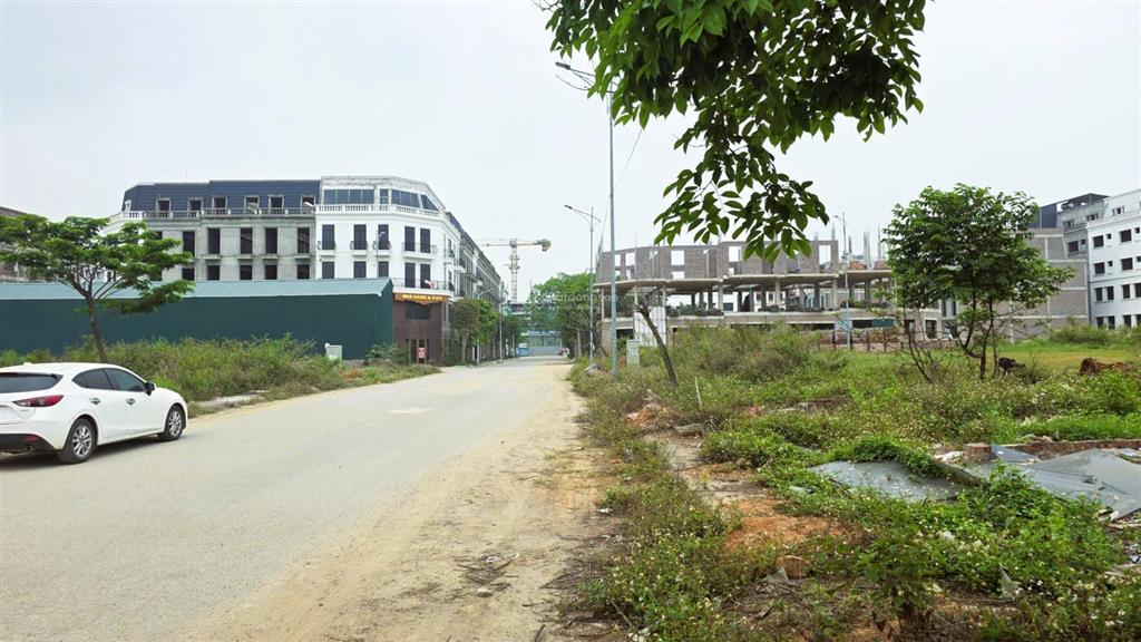 Chính chủ cần bán bán 102m2 khu đất dịch vụ thôn hán lữ mặt tiền 6m đường 16,5m full thổ cư.