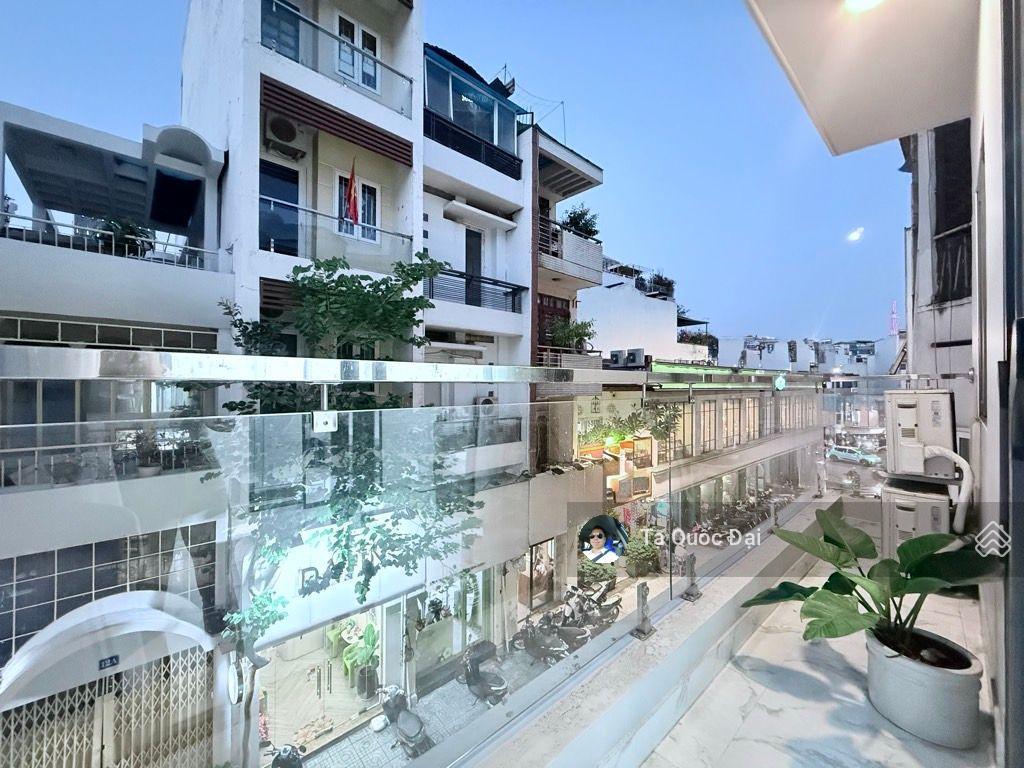 Quận 1 mt nguyễn phi khanh 22m2 10,5 tỷ ngang 5,5m lô góc 4 tầng