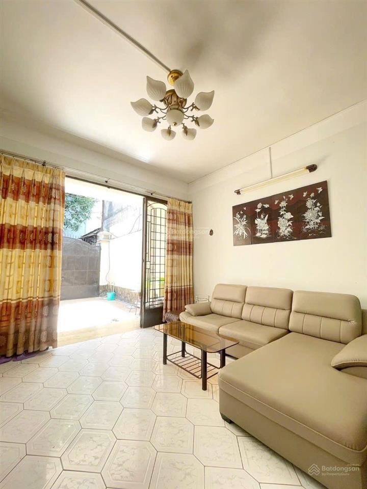 Bán nhà siêu phẩm lê đại hành đường 8m 3 tầng nhà đẹp q.11 10,8 tỷ vị trí hiếm phù hợp