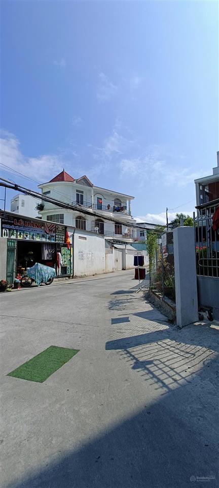 Nhà 3 tầng, mới xây hẻm ô tô thông, nguyễn biểu cách biển hòn chồng 500m. giá 7,950 tỷ.