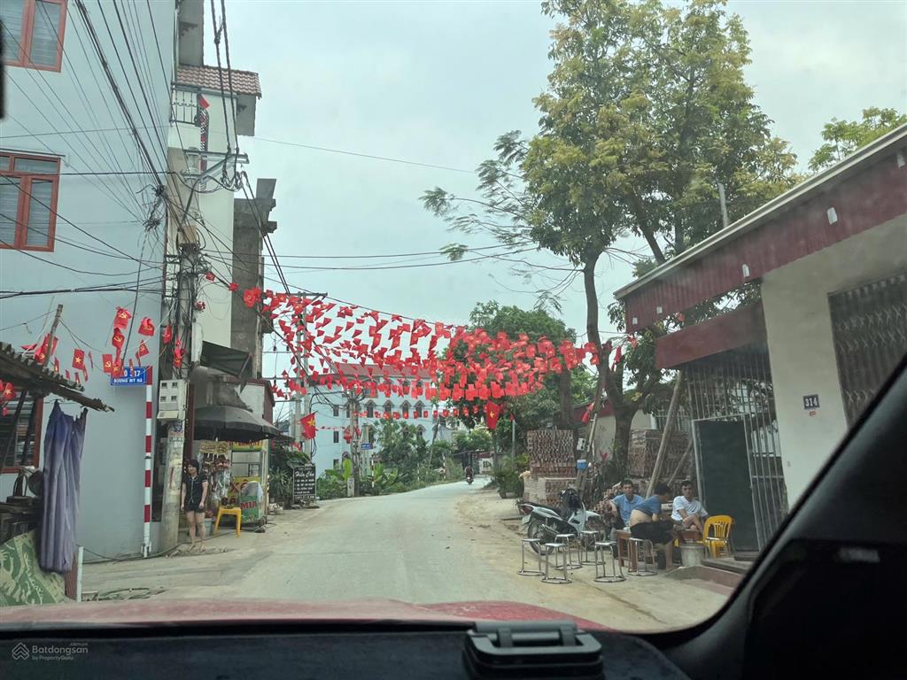 Bán 83m2 thổ cư khu dân trí cao, gần chợ trường học, ngân hàng giá rẻ đầu tư xây nhà đều ổn
