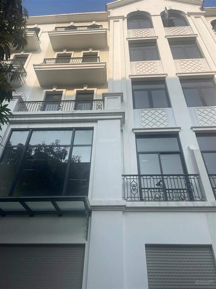 Độc quyền bán căn nhà phố manhattan, dt84m2, 5 tầng, giá 16.5 tỷ, ngay sát cv 36ha và trường học