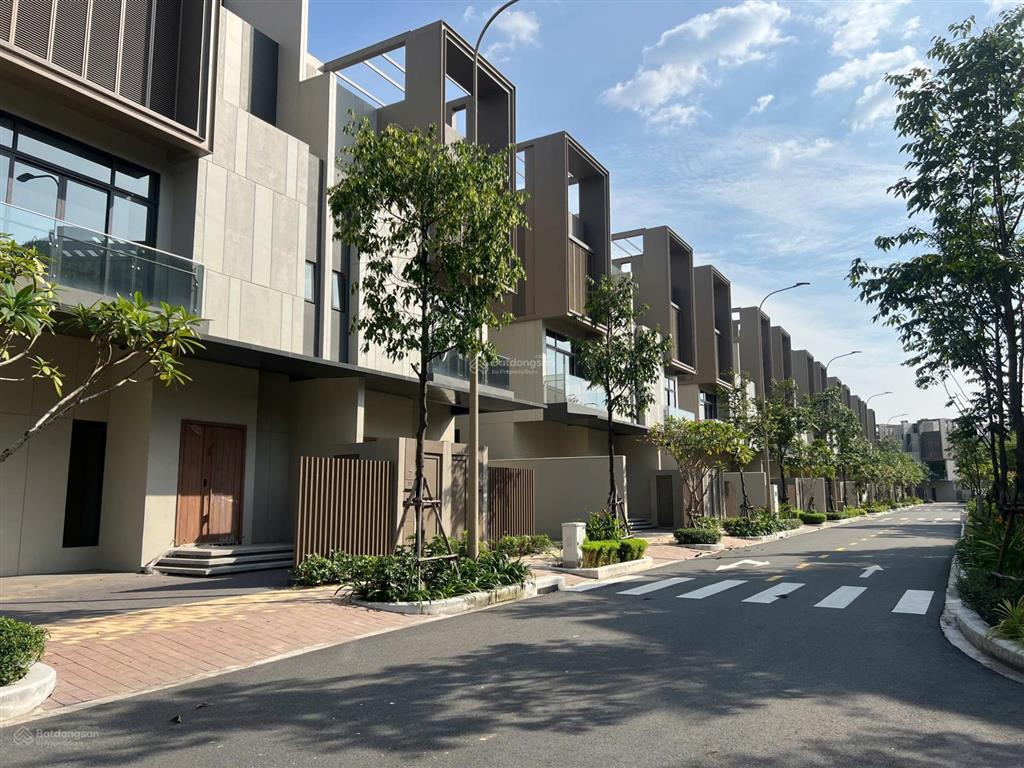 The orchard "hot deal giá hời" chỉ 20 tỷ 791. diện tích đất 222m2. 0909 427 ***