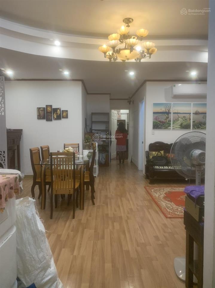 Chính chủ bán căn hộ tập thể ngõ 81 trần cung 3 phòng ngủ đủ đồ giá 2,45 tỷ