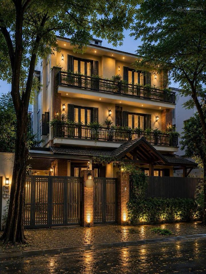 Nhà kín biệt thự đơn lập dịch vọng, mặt phố thọ tháp 185m2 đẹp long lanh không lỗi lầm, 99 tỷ