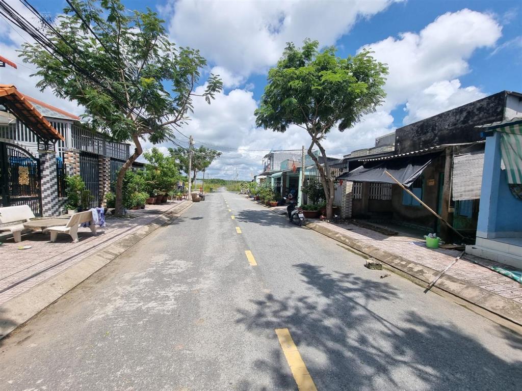 Đất 2 mặt tiền đường số 4, đẹp nhất kdc giồng ao, giá 5 tỷ, giá tốt trên thị trường