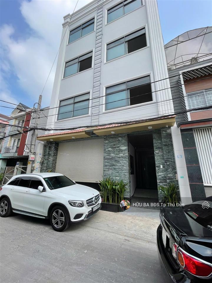 Tòa nhà căn hộ dịch vụ 16 phòng 4 tầng có thang máy ngang 8m đang thu nhập 60tr /1th