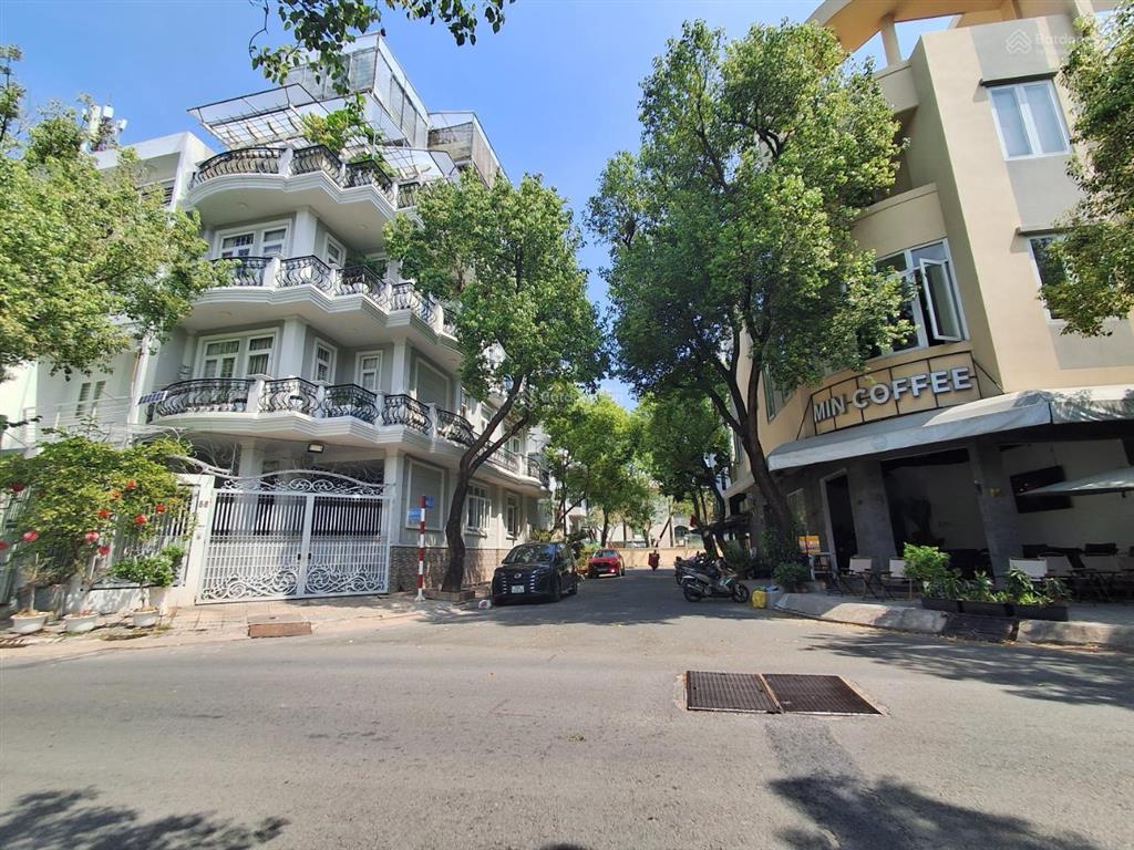 Nhà biệt thự trần trọng cung q7. dt 8 x 24. giá 27 tỷ. 193m2. gần vincom nam long, phú mỹ hưng