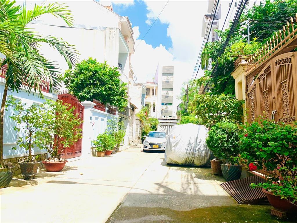Hiếm có 1 lô chính chủ cần bán lô đất cách trần não 50m dt 10x20=200m2 ctxd 7 tầng 40 tỷ
