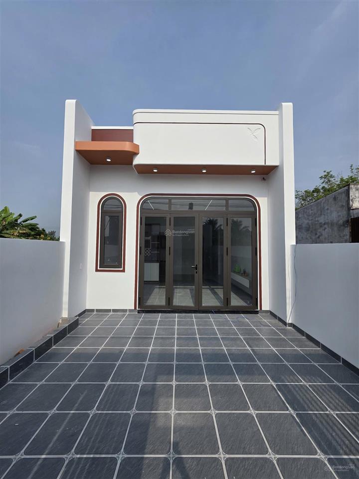 Bán nhà mới xây tặng full nội thất, vị trí gần các tiện ích dịch vụ